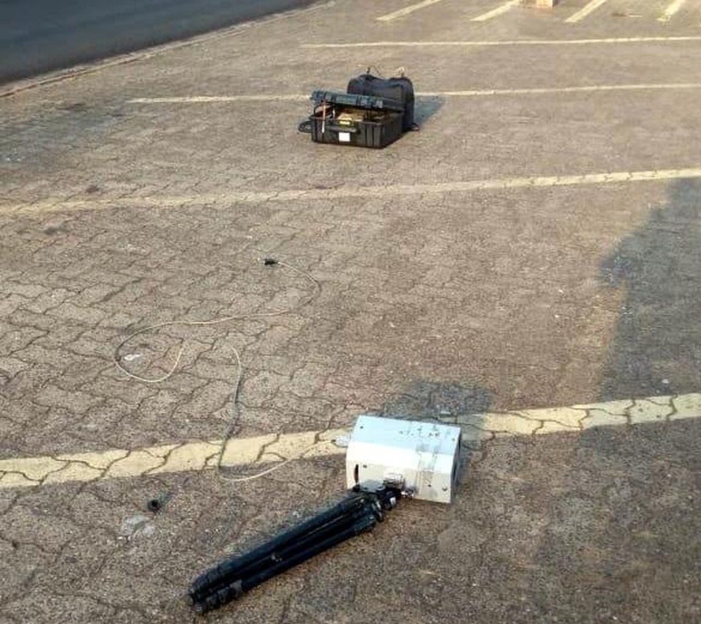 Homem é detido pela GCM após danificar radar móvel em São Carlos (Foto: ACidadeON/SãoCarlos)