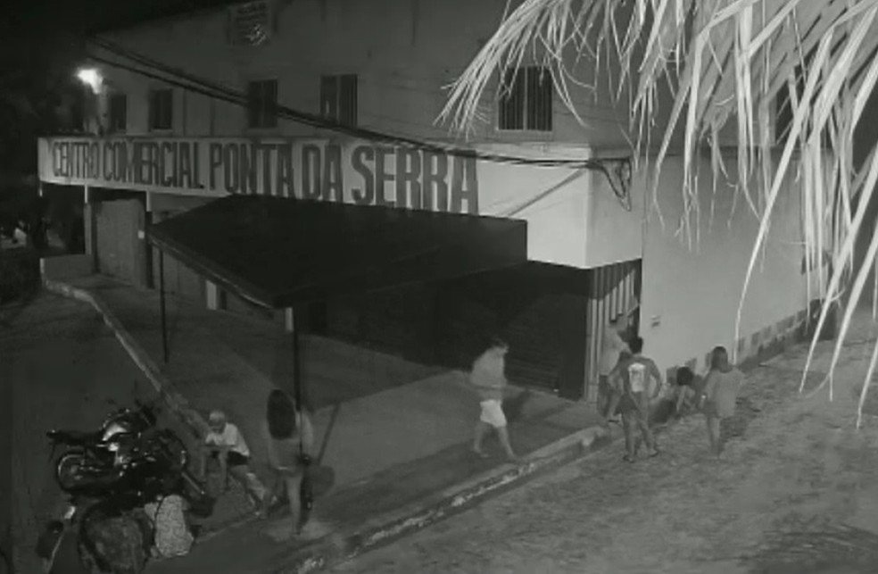 Mulher é abandonada em rua de Itaitinga, no Ceará, e é estuprado por motociclista — Foto: TV Verdes Mares/Reprodução