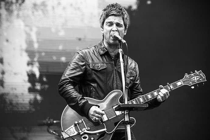 Noel Gallagher tocou clássico do Oasis no Lollpalooza (Foto: Raphael Dias/Gshow)