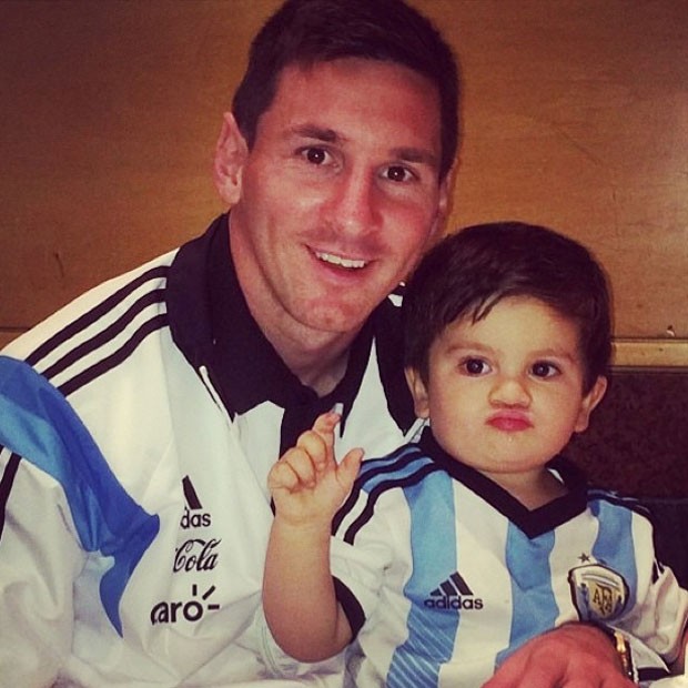 Lionel Messi e o filho, Thiago (Foto: Reprodução/Instagram)