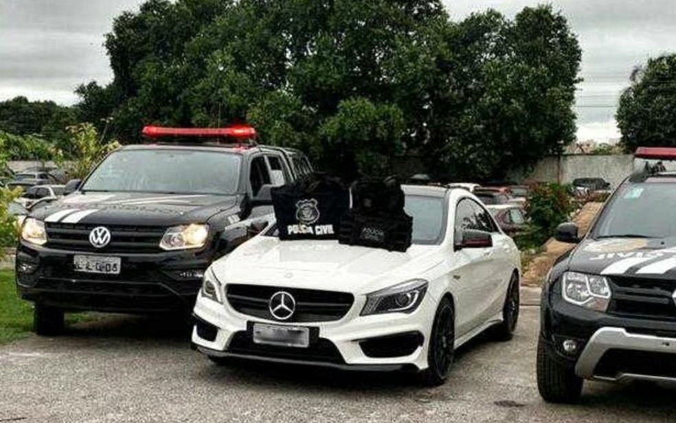 Carro avaliado em R$ 150 mil foi apreendido na casa do suspeito, em Goian&eacute;sia &mdash; Foto: Reprodu&ccedil;&atilde;o/TV Anhanguera
