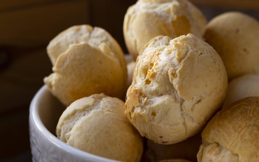 Pão de queijo frito, vegano e na pizza: veja receitas diferentes - Vimarsana News