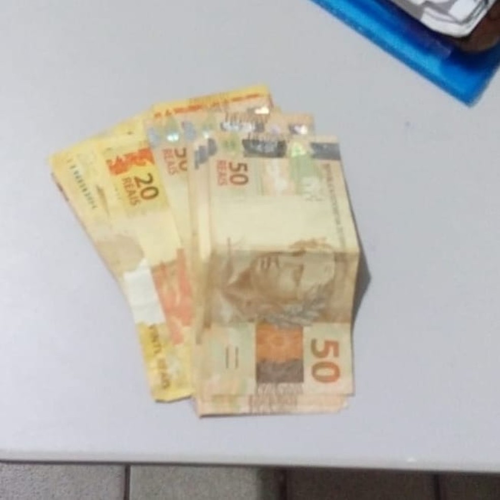 Homem E Preso Apos Roubar Dinheiro De Auxilio Emergencial Das Maos De Funcionaria Da Caixa Economica No Rn Rio Grande Do Norte G1 Milhares de fotos novas de alta qualidade são adicionadas todos os dias. homem e preso apos roubar dinheiro de