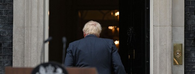 Boris Johnson deixa pódio em Downing Street após discurso de despedida — Foto: Justin Tallis/AFP