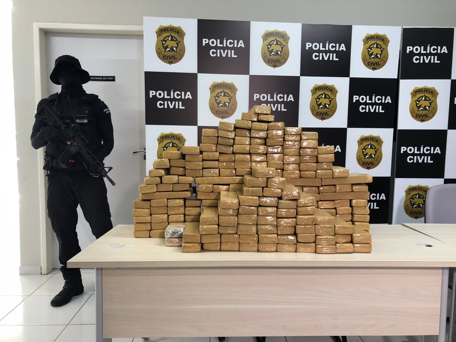 Polícia apreende 130 kg de maconha na Grande Natal e detém dupla por tráfico de drogas