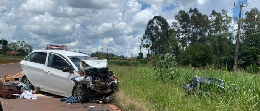Carro ficou completamente destruído na rodovia MS 164 — Foto: Divulgação