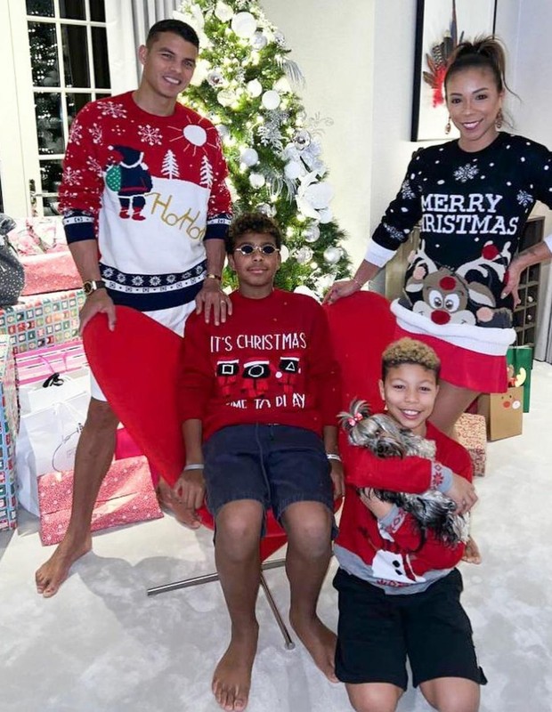 Thiago e Belle Silva com os filhos (Foto: Instagram)