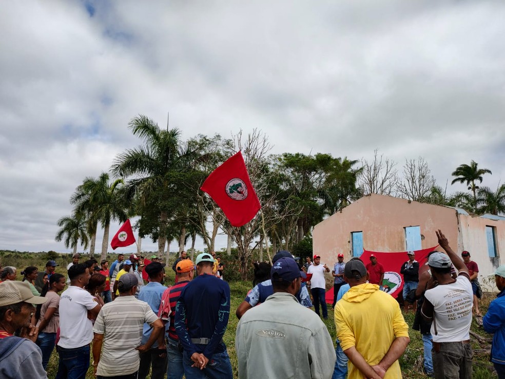 Integrantes do MST ocuparam duas fazendas na regio da Chapada Diamantina — Foto: Divulgao/MST