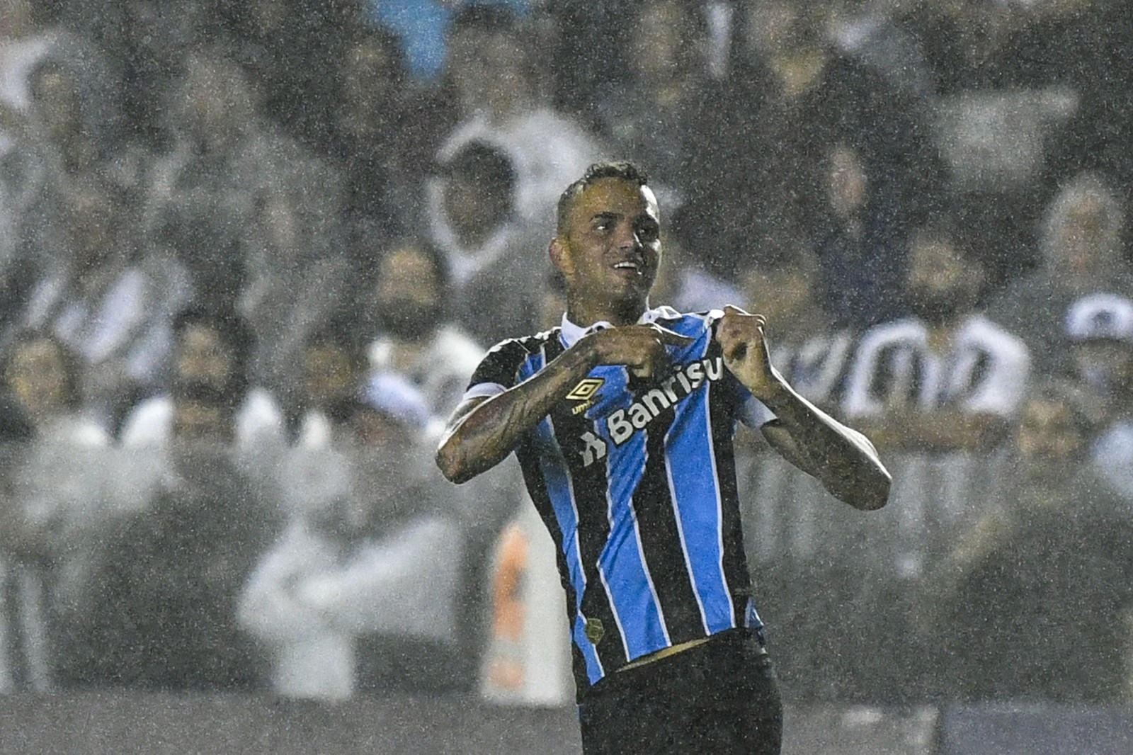 Presidente do Grêmio manda recado ao timão 