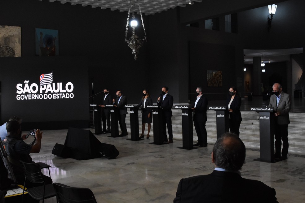 Governador de São Paulo, participa de coletiva de imprensa para falar sore o combate ao Coronavírus, (Covid-19) no Palácio dos Bandeirantes, nesta segunda feira (22).  — Foto: ROBERTO CASIMIRO/FOTOARENA/ESTADÃO CONTEÚDO