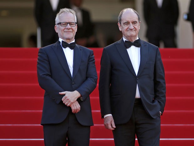 O diretor do Festival de Cannes, Thierry Frémaux (à esquerda), e o presidente do evento, Pierre Lescure, posam no tapete vermelho nesta quarta-feira (20) (Foto: Benoit Tessier/Reuters)
