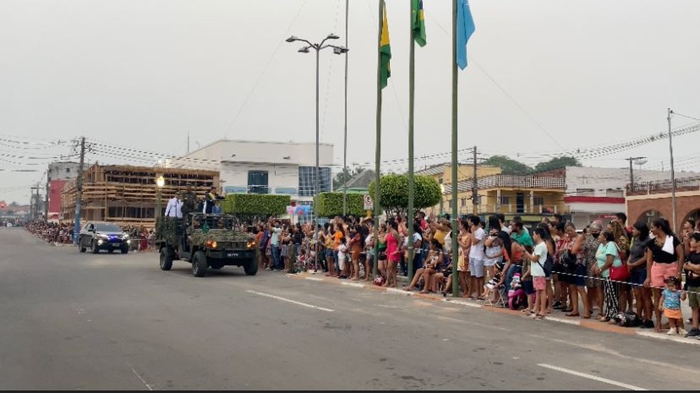 Forças armadas desfilararam em Cruzeiro do Sul nesta quarta  — Foto: Bruno Vinícius/Rede Amazônica Acre