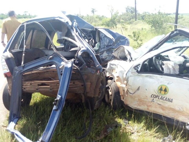 Veículos bateram depois que motorista perdeu o controle (Foto: Divulgação/ Polícia Civil Manduri)
