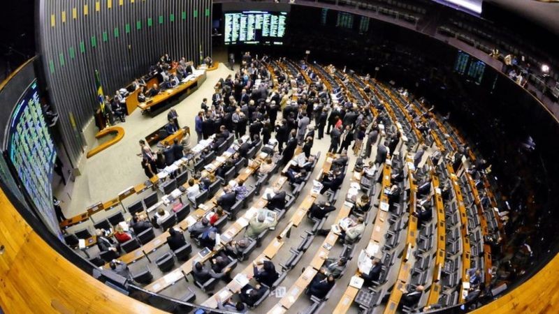 Aprovação de PEC a ser votada na Câmara pode afetar não só a confiança do mercado, mas professores da rede pública de Estados e municípios (Foto: Senado Federal via BBC News Brasil)