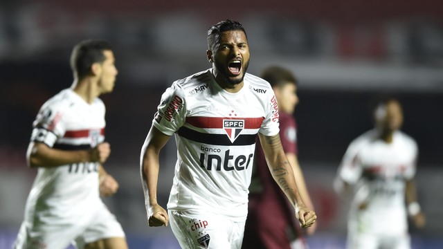 Reinaldo comemora primeiro gol do São Paulo