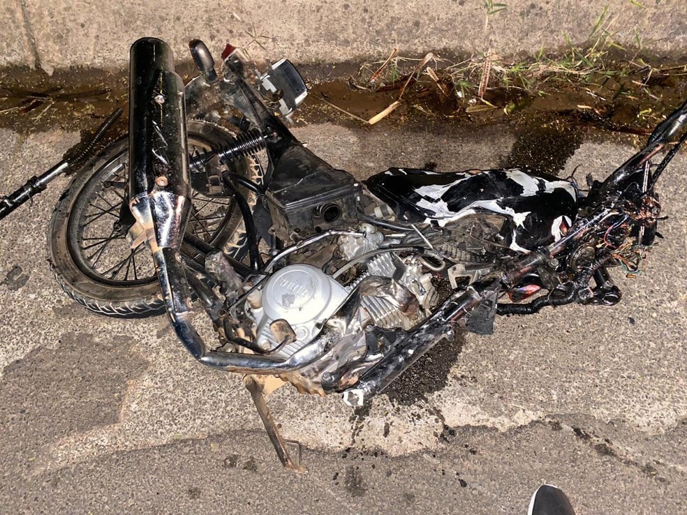 Acidente entre carro e moto deixa uma pessoa morta e outra ferida — Foto: Arquivo Pessoal