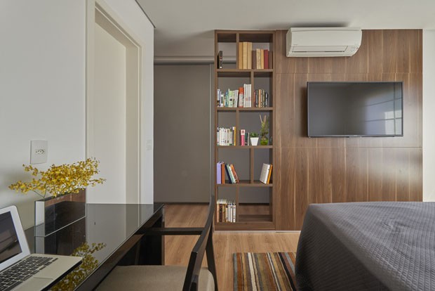 Apartamento com living integrado para receber os amigos (Foto: Jomar Braganca                  )