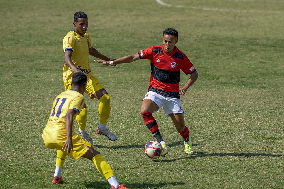 Lázaro reforçou o time sub-20 do Flamengo em partida com o Madureira — Foto: Marcelo Cortes / Flamengo