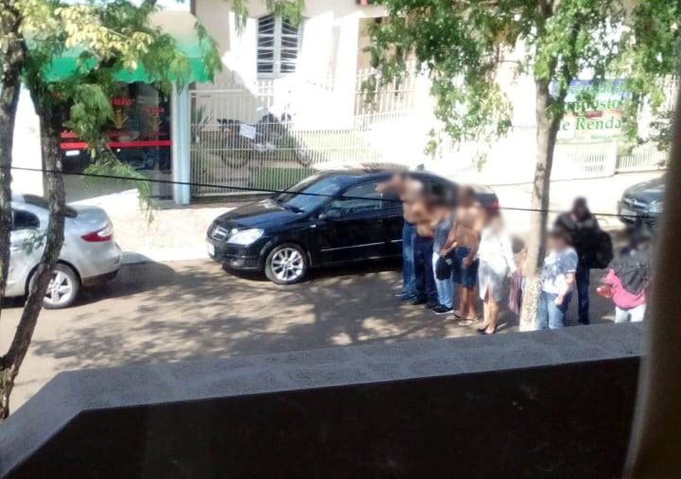 Moradores foram feitos reféns nas imediações do banco assaltado em Porto Xavier — Foto: Carlos Fontela/Arquivo Pessoal