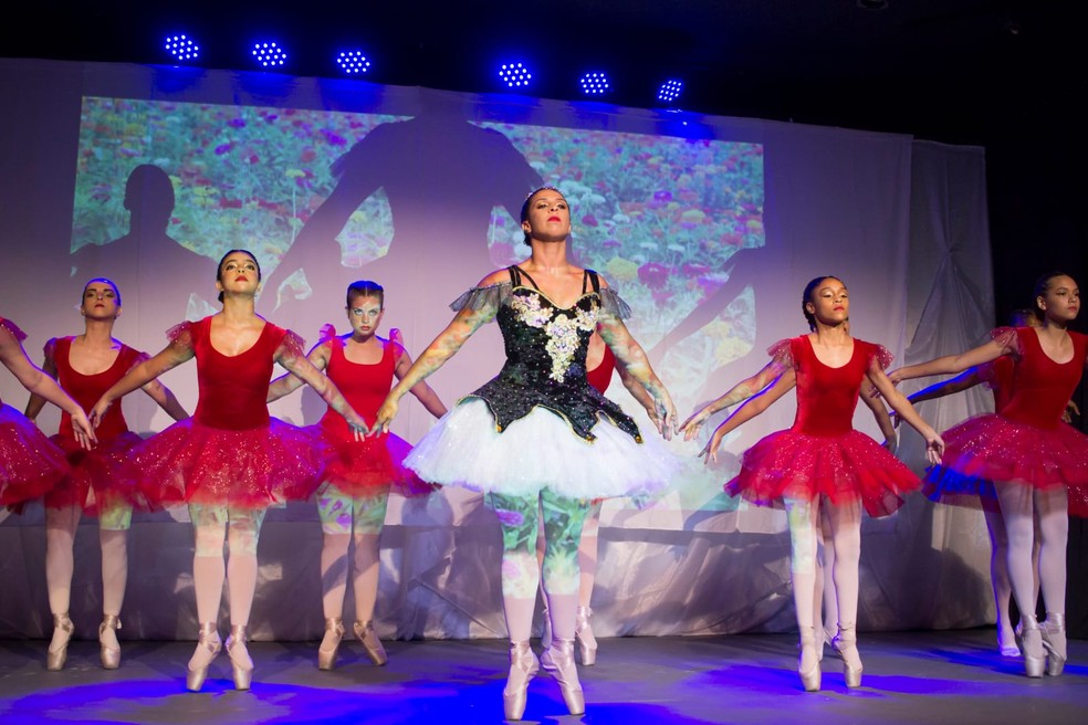 Espetáculo em Araruama, RJ, encanta público contando história do Brasil através da dança — Foto: Dani Gomes/Divulgação