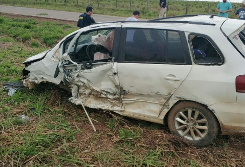 Táxi envolvido em acidente com carro de médica do interior do Acre ficou danificado com a batida  — Foto: Divulgação/Polícia Rodoviária Federal do Acre 