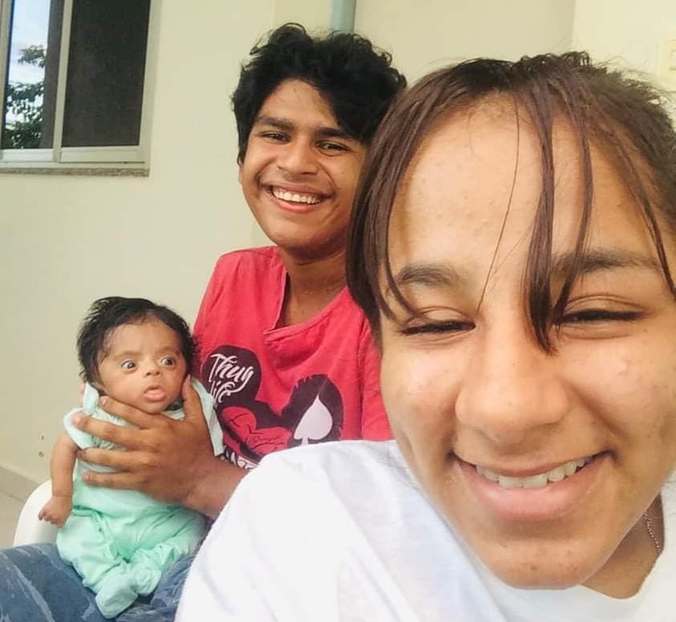 Vitória tinha a expectativa de viver somente cinco anos, mas completa 18 anos nesta terça-feira (27) — Foto: Arquivo pessoal