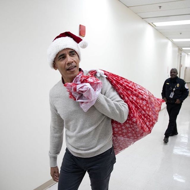 Barack Obama de Papai Noel (Foto: Reprodução/Instagram)