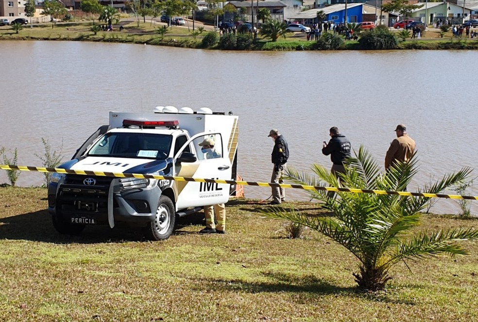 Corpo é encontrado dentro de lago em Guarapuava — Foto: William Batista/RPC