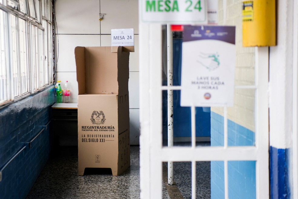 Vis&atilde;o geral de local de voto na cidade de Bogot&aacute;, Col&ocirc;mbia &mdash; Foto: Vannessa Jimenez/REUTERS