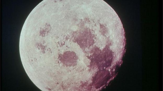 Em 17 missões, foram trazidas para a Terra 2.200 pedras lunares, pesando no total cerca de 400 kg (Foto: NASA, via BBC News Brasil)