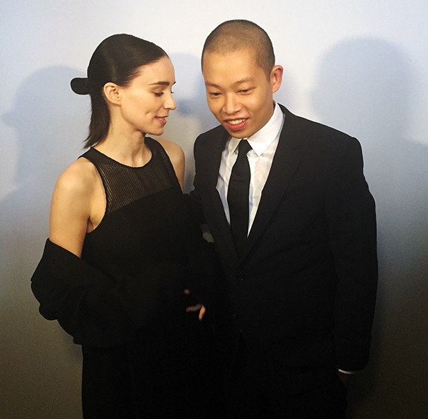 Rooney Mara and Jason Wu (Foto: @SuzyMenkesVogue)