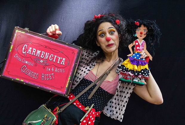 Carmen, a cigana sedutora, vai parar no teatro infantil (Foto: Claudio Higa/Divulgação)