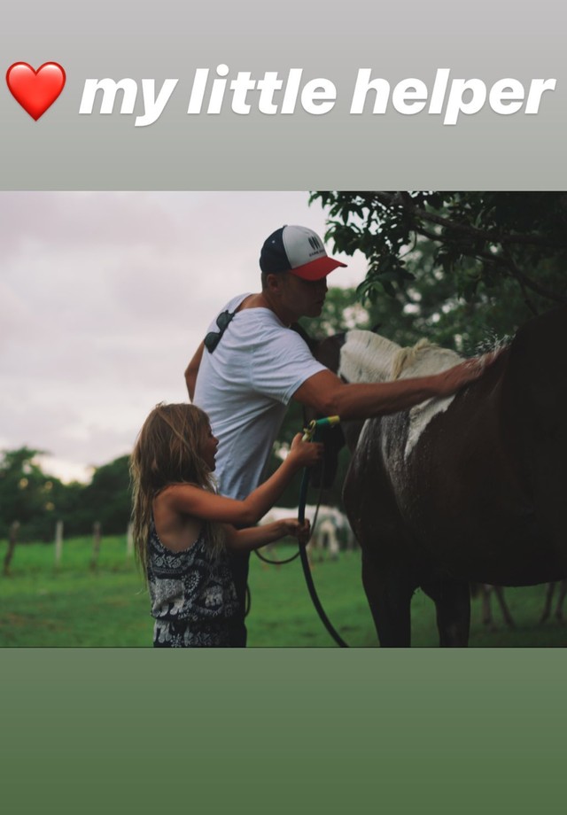 Tom Brady faz passeio a cavalo com filhos (Foto: Reprodução/Instagram)