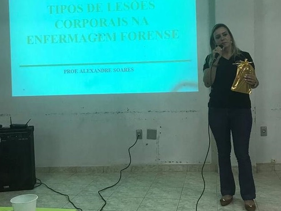 Pollyana Moura em palestra pela Liga Nacional de Enfermeiros Forenses — Foto: Arquivo pessoal