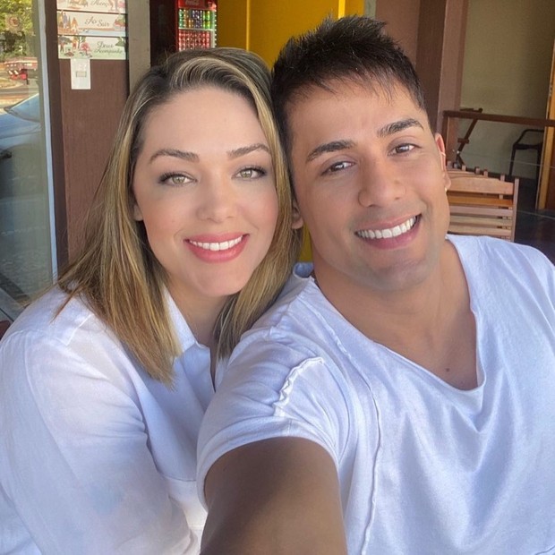 Tânia Mara com o sertanejo Tiago  (Foto: Reprodução/Instagram)