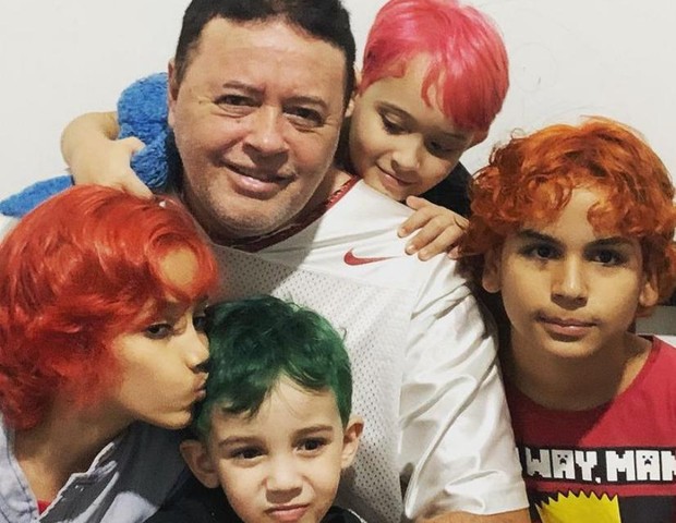 DJ Marlboro com os filhos, Samuel, Antônio, Felipe e Arthur (Foto: Reprodução/ Instagram)