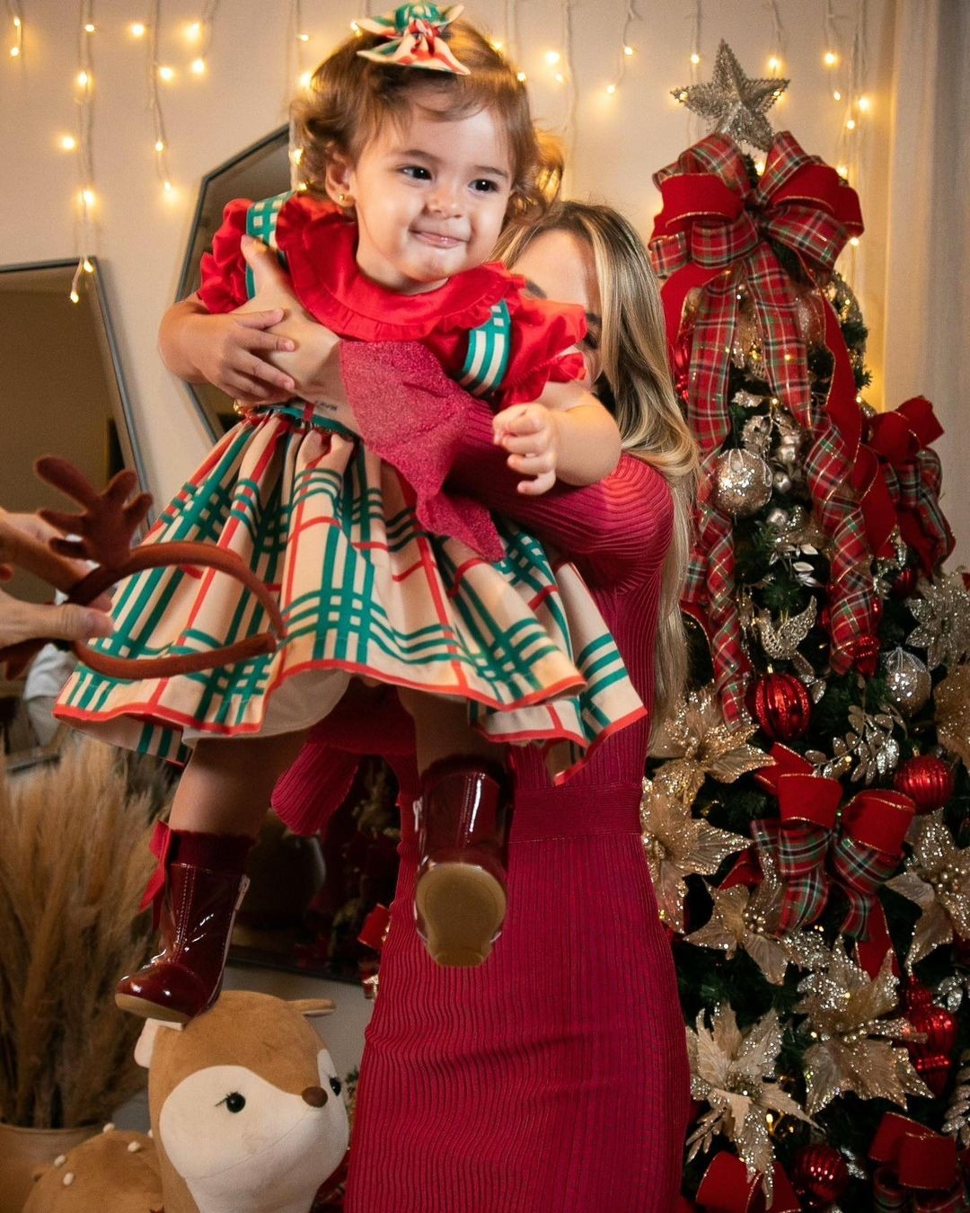 Carol Dias abre álbum de fotos de Natal com Kaká, filha e enteados (Foto: @bencarolnoel)