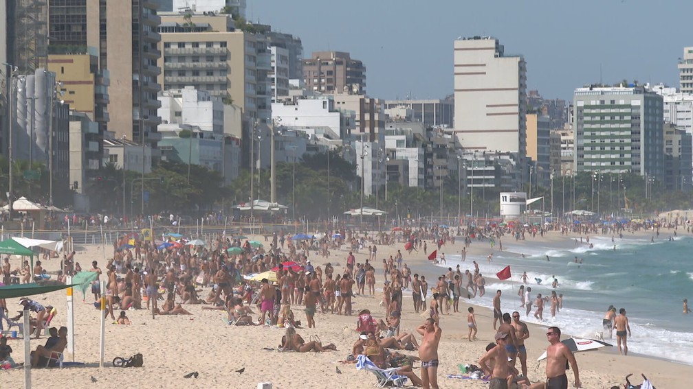 Praias ficaram cheias no fim de semana no Rio — Foto: Reprodução/TV Globo