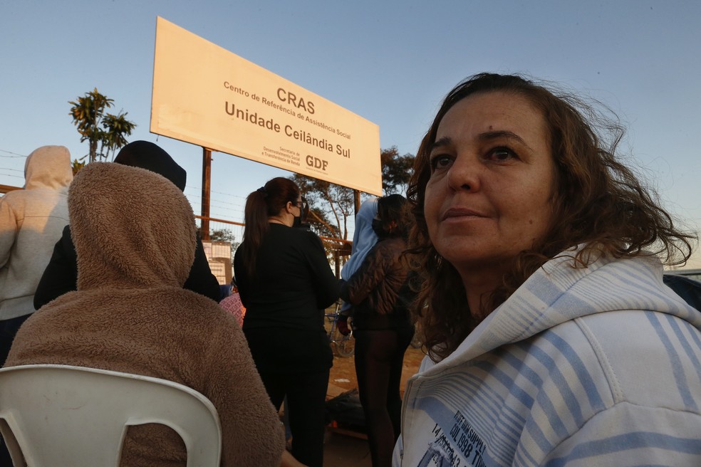 Tatiana dos Santos ficou 18 horas   na fila: ‘Humilhante’ — Foto: CRISTIANO MARIZ