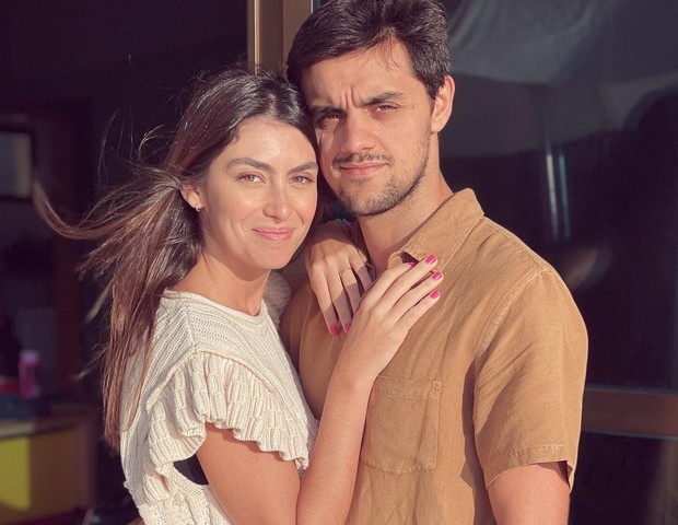 Mariana Uhlmann e Felipe Simas (Foto: Instagram/Reprodução)