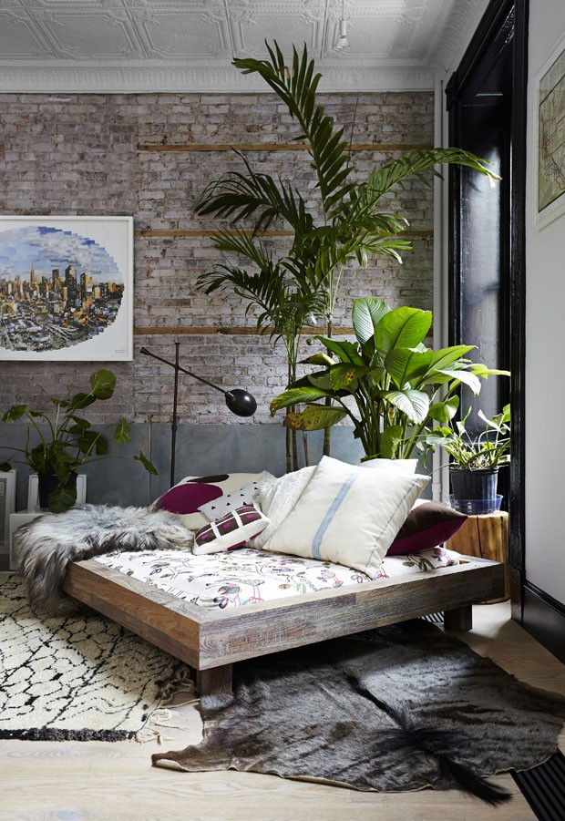 Apartamento vintage e com plantas em Nova York (Foto: Laura Moss / The New York Times)
