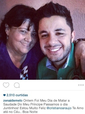 Em último post com Cristiano Araújo, mãe 'mata saudade' do cantor em Goiânia, Goiás (Foto: Reprodução/Instagram)