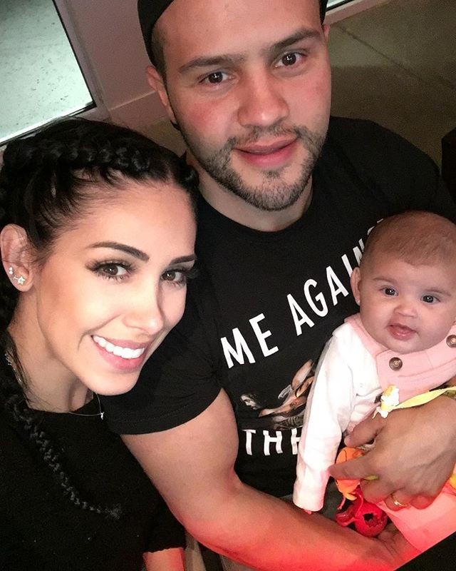 Bella Falconi e a família (Foto: Reprodução/ Instagram)