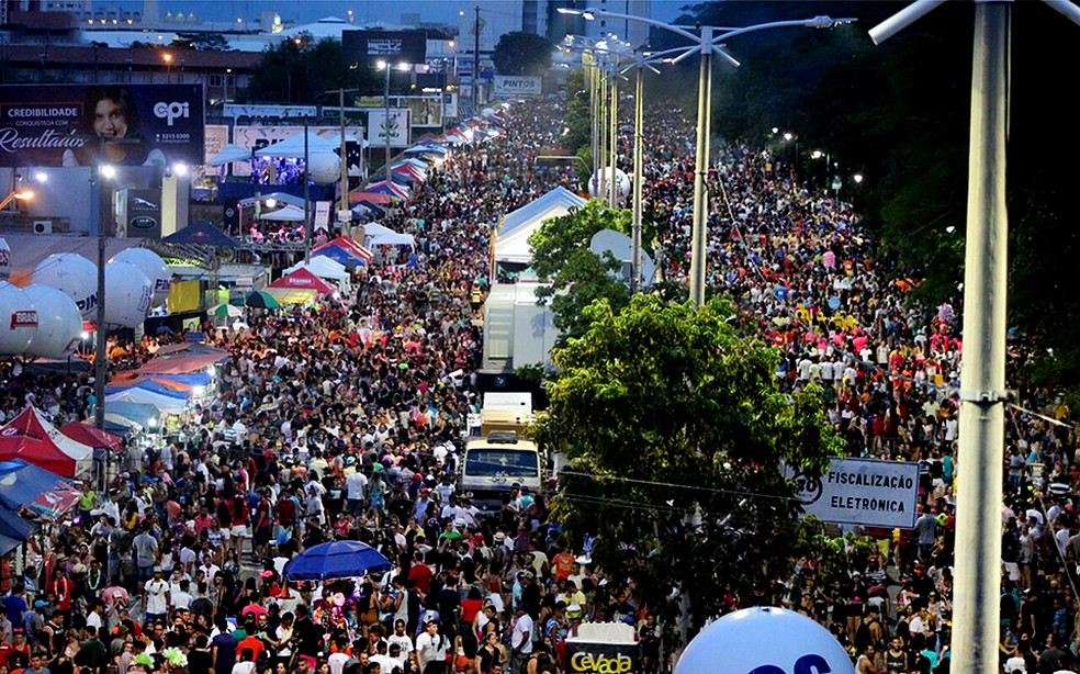  Avenida Raul Lopes completamente lotada - Corso de Teresina 2017 (Foto: Ellyo Teixeira/G1)