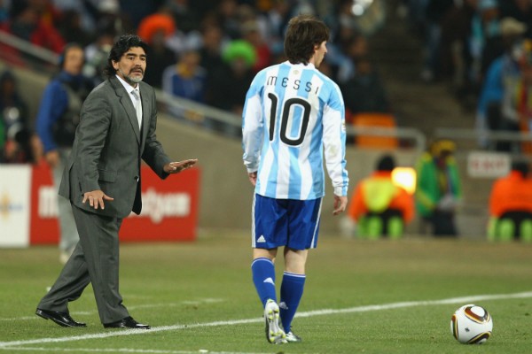 Maradona e Messi durante a Copa do Mundo da África do Sul (Foto: Getty Images)