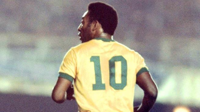 Pelé fez sua estreia na seleção brasileira no dia 7 de julho de 1957, com 16 anos, na Copa Rocca (Foto: Reprodução / @pele)