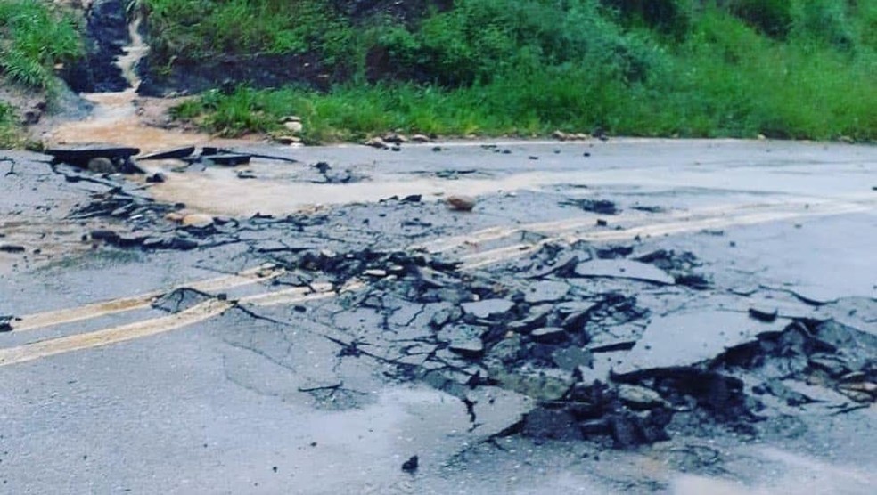 Estrada com erosão após temporal em Cunha — Foto: Divulgação