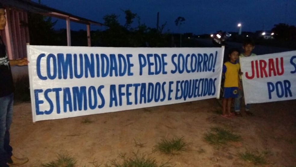 A interdição começou na madrugada desta sexta-feira (2) (Foto: PRF/Divulgação)