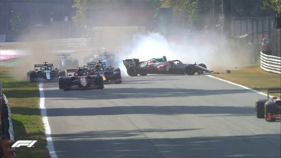 Largada do GP da Itália teve pequeno incidente com Antonio Giovinazzi e Daniel Ricciardo na ponta — Foto: F1