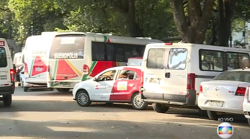 Em Minas Gerais, parte da frota de ambulÃ¢ncias deixou de circular (Foto: ReproduÃ§Ã£o TV Globo)